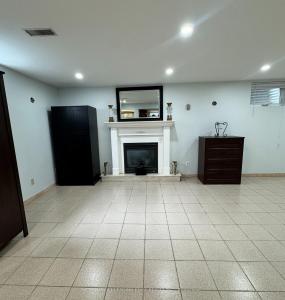 63 CANTERBURY COURT, Richmond Hill, Ontario L4C 8E7, Canada