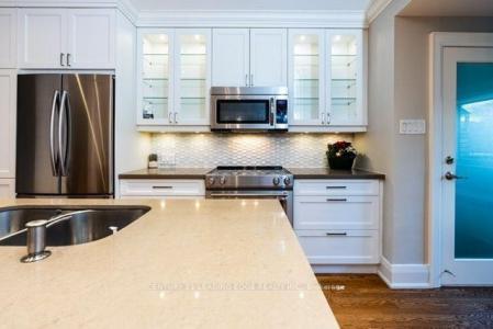 342 WOBURN AVENUE, Toronto, Ontario M5M 1L2, Canada