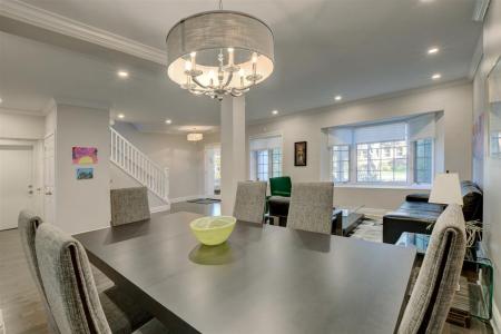 84 Rue Thurlow, Hampstead, Quebec H3X 3G9, Canada