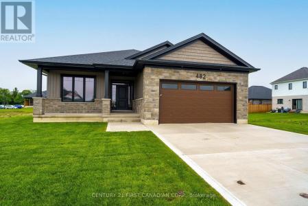 482 JULIANNA COURT, Plympton-wyoming (plympton Wyoming), Ontario N0N 1T0, Canadá