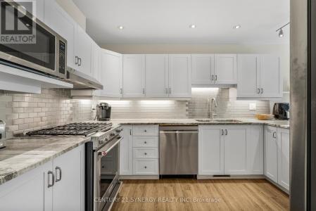 32 INNESBROOK COURT, Ottawa, 온타리오주 K2S 1C7, 캐나다