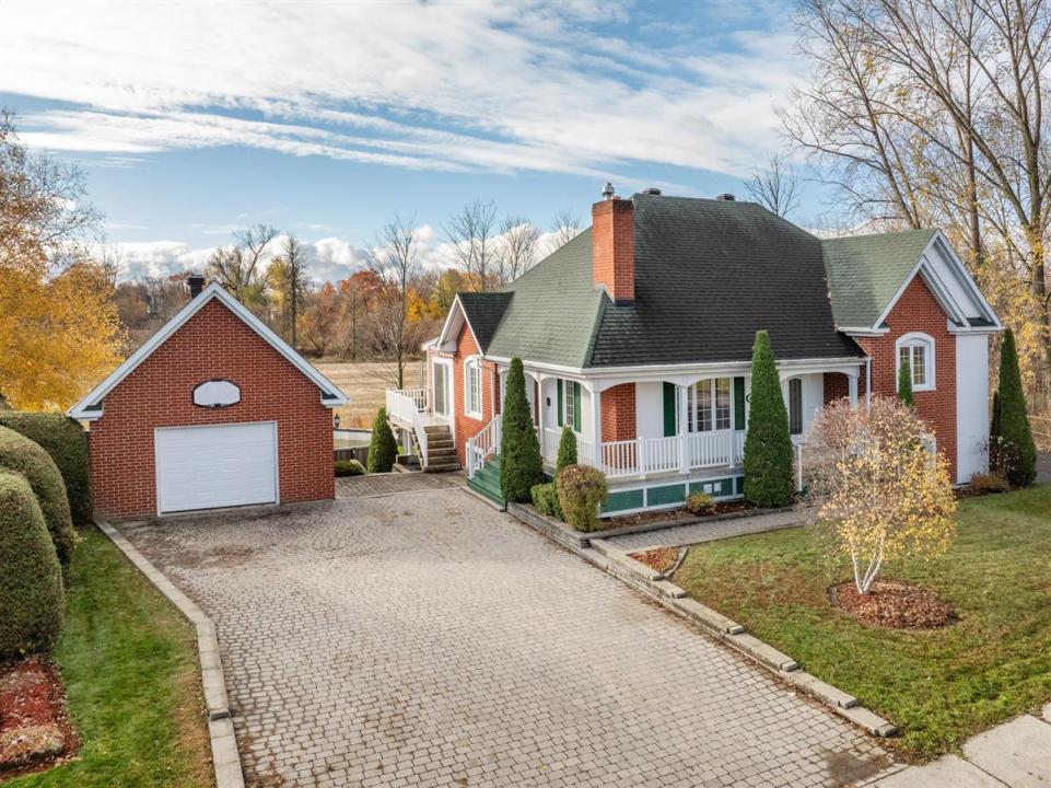 520 Rue Yamaska O., Farnham, 魁北克省 J2N 1H2, 加拿大