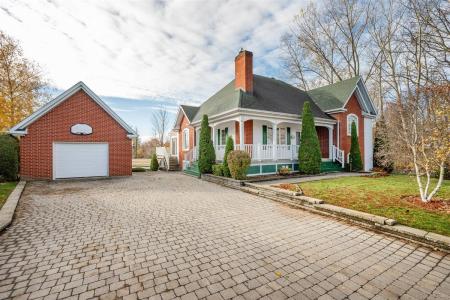 520 Rue Yamaska O., Farnham, 魁北克省 J2N 1H2, 加拿大