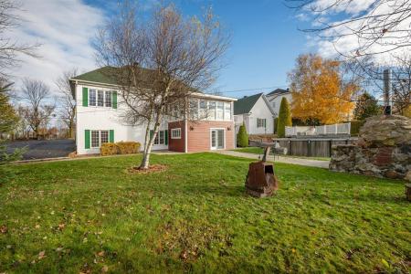 520 Rue Yamaska O., Farnham, 魁北克省 J2N 1H2, 加拿大