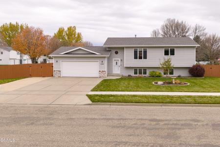 2707 Essex Loop, Bismarck, ND 58504, USA