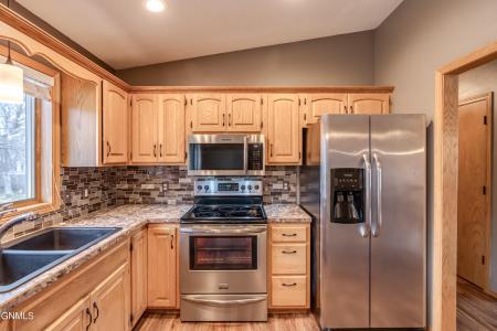 2707 Essex Loop, Bismarck, North Dakota 58504, USA