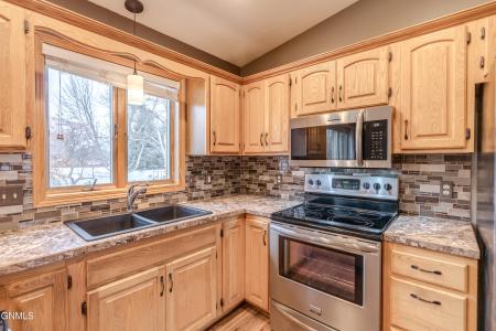 2707 Essex Loop, Bismarck, North Dakota 58504, USA