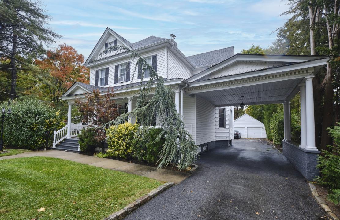 501 Tulip Avenue, Floral Park, Nueva York 11001, Estados Unidos