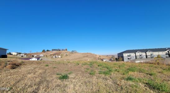 2920 Jude Lane, Mandan, North Dakota 58554, USA