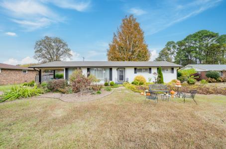 1913 Berry Ave., Florence, Alabama 35630, USA