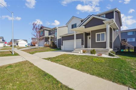 1806 E 19th Court, Norwalk, איווה 50211, ארצות הברית של אמריקה