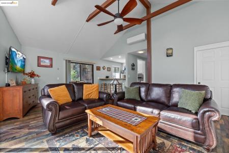 26389 Siskiyou Dr., Long Barn, California 95335, Stati Uniti