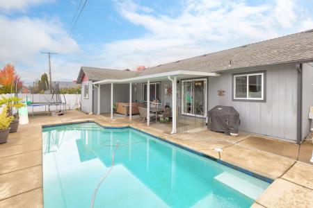 1061 Rainwood Lane, Grants Pass, Oregón 97527, Estados Unidos