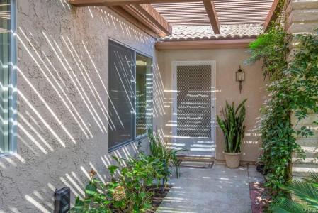 3255-B San Amadeo, Laguna Woods, California 92637, Stati Uniti