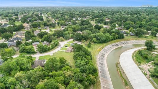 6609 Bayou View, Houston, Texas 77091