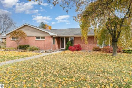 424 Fairlane Drive, Alma, Michigan 48801, USA