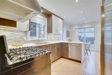 150 ASHTON DRIVE, Vaughan, Ontario L6A 2T8, Canada