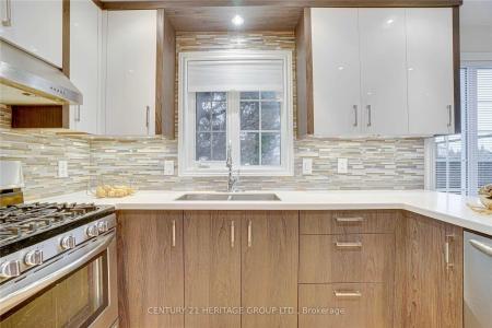 150 ASHTON DRIVE, Vaughan, Ontario L6A 2T8, Canada