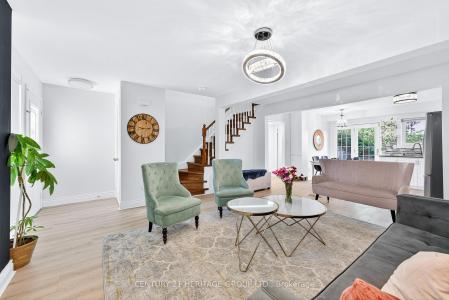 112 SANDFIELD DRIVE, Aurora, Ontario L4G 6T3, Canadá