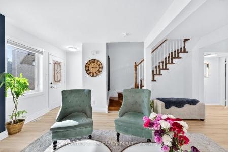 112 SANDFIELD DRIVE, Aurora, Ontario L4G 6T3, Canadá