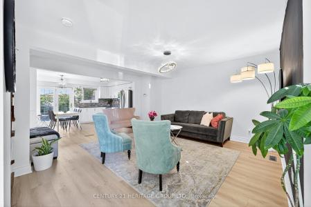 112 SANDFIELD DRIVE, Aurora, Ontario L4G 6T3, Canadá