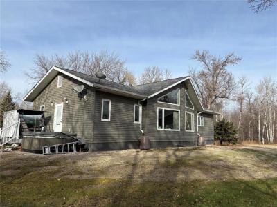 4 BEAVER BAY, Dauphin, Manitoba R7N 3B3, Canada