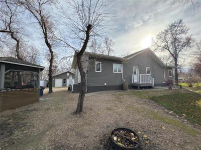 4 BEAVER BAY, Dauphin, Manitoba R7N 3B3, Canada