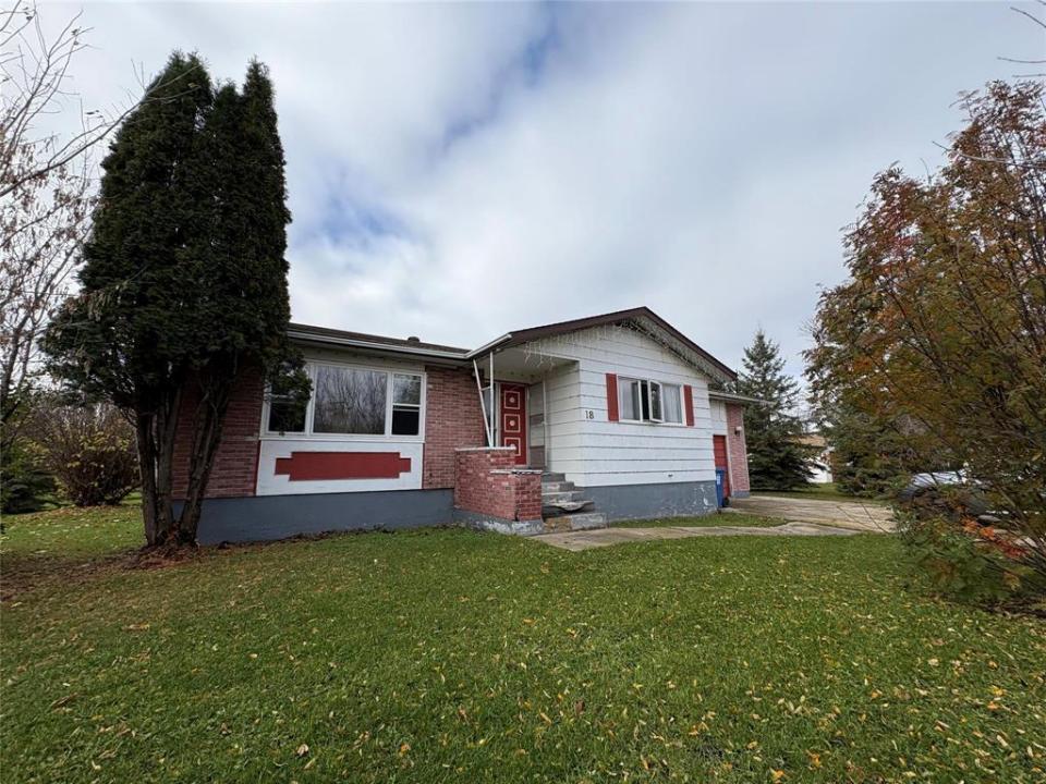 18 SECOND AVENUE SOUTH, Ethelbert, Manitoba R0L 0T0, Canada