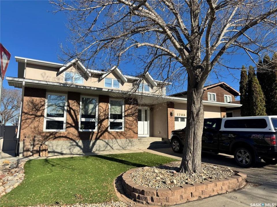 1703 HUNTER PLACE E, Regina, Saskatchewan S4V 0P3, Canada