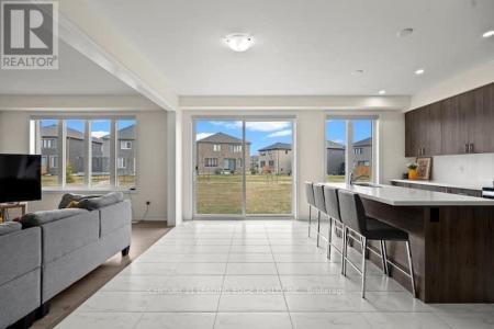 165 ROSANNE CIRCLE, Wasaga Beach, Ontario L9Z 0N1, Canada