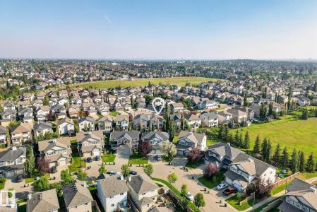 8429 SLOANE CRESCENT NW, Edmonton, Alberta T6R 0L3, Canada