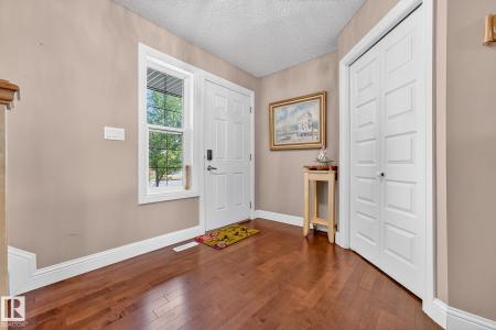 8429 SLOANE CRESCENT NW, Edmonton, Alberta T6R 0L3, Canada