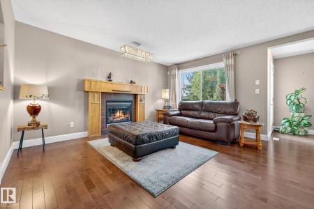 8429 SLOANE CRESCENT NW, Edmonton, Alberta T6R 0L3, Canada