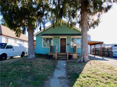 17 BORDEN STREET, Brantford, Ontario N3R 5J7, Canada