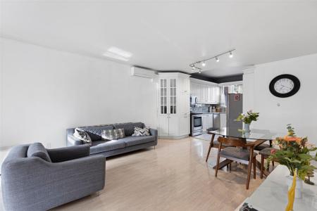 6407-6409 Rue Louis-Hémon, Montréal (Rosemont/La Petite-Patrie), Quebec H2G 2K8, Canada