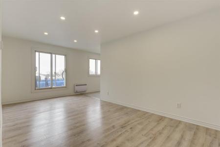 4075  Boul. Samson, Laval (Chomedey), Québec H7W 2G3, Canada