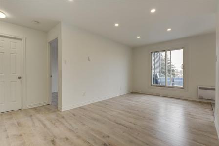 4075  Boul. Samson, Laval (Chomedey), Québec H7W 2G3, Canada