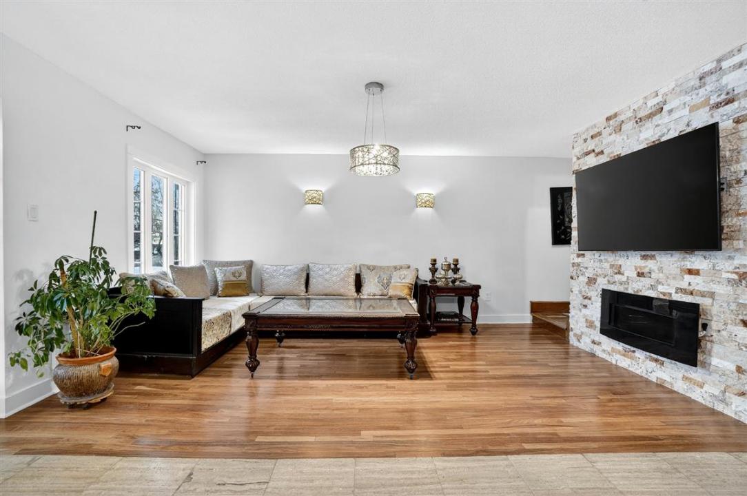 3695 20e Rue, Laval (Laval-Ouest), 魁北克省 H7R 2L7, 加拿大