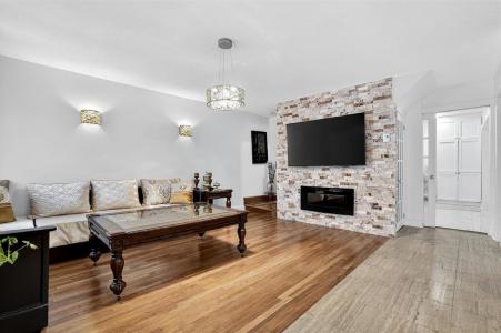 3695 20e Rue, Laval (Laval-Ouest), 魁北克省 H7R 2L7, 加拿大