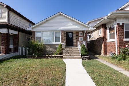 2718 East Avenue, Berwyn, Illinois 60402, USA