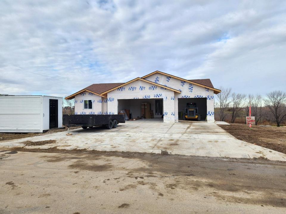 901 Surrey Ave, Surrey, North Dakota 58785