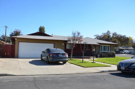 320 Byron Court, Lemoore, קליפורניה 93245, ארצות הברית של אמריקה 