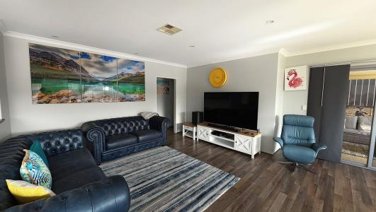 8 Quartz Drive, Australind, WA 6233, Australia