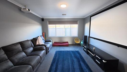 8 Quartz Drive, Australind, WA 6233, Australia