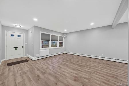 2710 South Road Unit #B5, Poughkeepsie, New York 12601, Stati Uniti