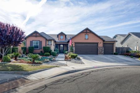 3082 Robinwood Avenue, Clovis, California 93619, USA