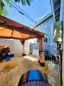 211 W. 52nd St, Los Angeles, California 90037