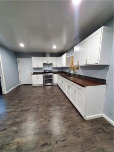 211 W. 52nd St, Los Angeles, California 90037