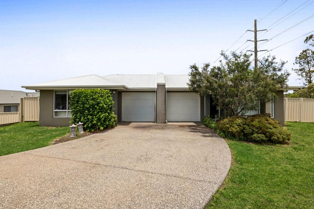 2 Minnett, Glenvale, QLD 4350, Australia