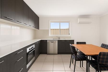 2 Minnett, Glenvale, QLD 4350, Australia